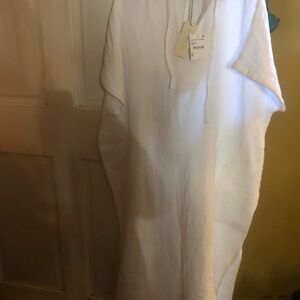 Women’s White Short-Sleeve Linen Dress with Hoodie